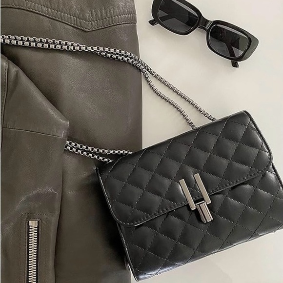 NWT-BELLALUNA-BLACK QUILTED HANBAG - Picture 4 of 8